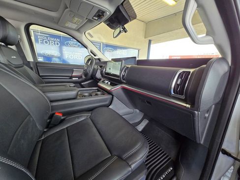 Used 2025 Ford Expedition Platinum w/ Driver's Package image 28