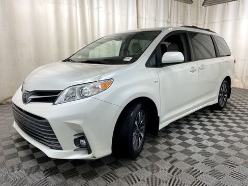 Used 2018 Toyota Sienna XLE Premium AWD/4WD image 21