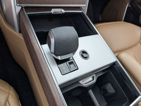 Used 2025 Land Rover Range Rover Long Wheelbase SE image 21