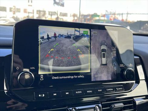 Used 2024 Nissan Pathfinder SL image 28