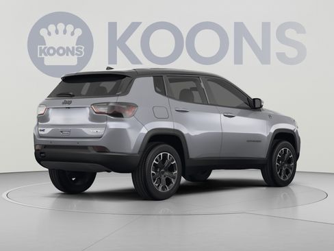 Used 2022 Jeep Compass Trailhawk w/ Trailhawk Convenience Group AWD/4WD image 4