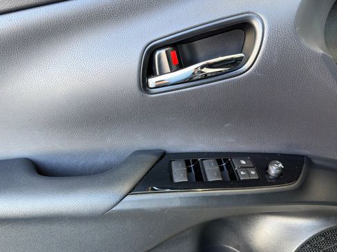 Used 2019 Toyota Prius XLE FWD image 12
