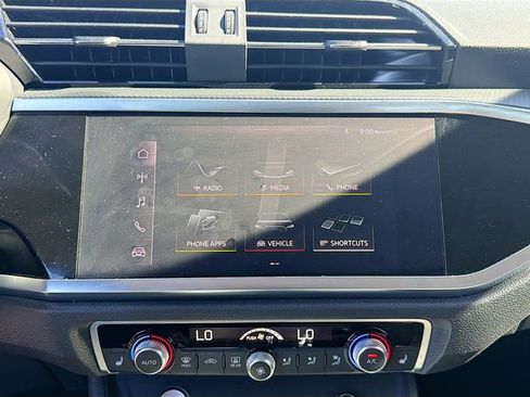 Used 2020 Audi Q3 2.0T Premium Plus w/ Premium Plus Package image 31