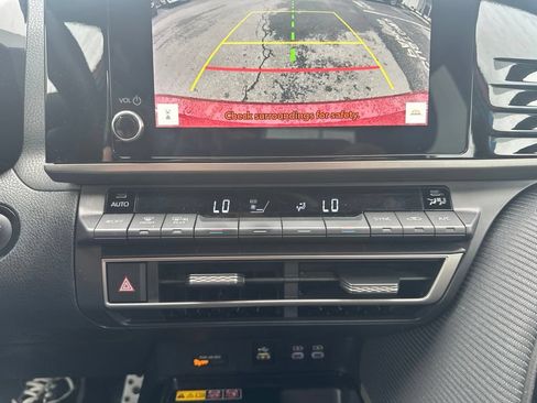 Used 2025 Toyota Camry SE FWD image 18