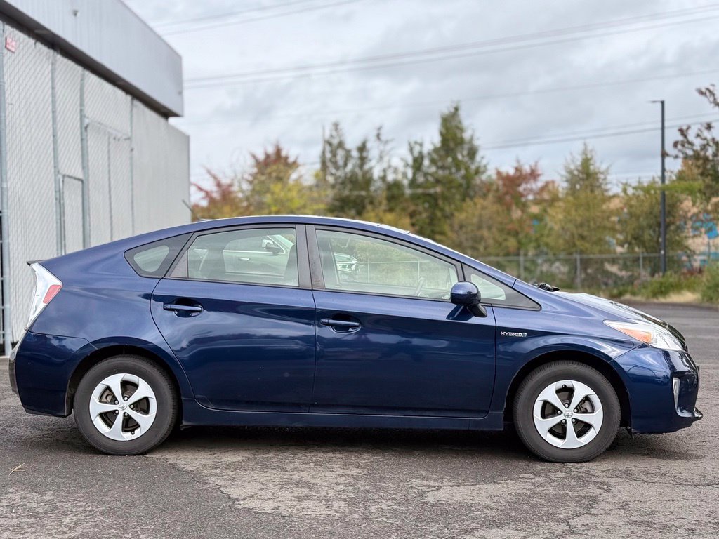 Used 2015 Toyota Prius Three w/ Solar Roof Package FWD image 6