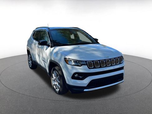 Used 2025 Jeep Compass Limited image 1