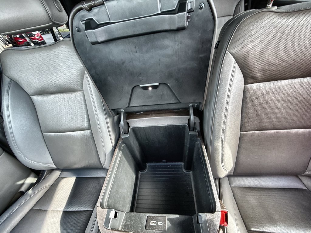 Used 2024 GMC Yukon SLT RWD image 23