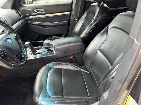 Used 2019 Ford Explorer XLT w/ Equipment Group 202A FWD image 11