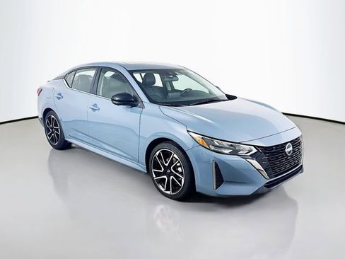 Used 2025 Nissan Sentra SR w/ SR Premium Package FWD image 3