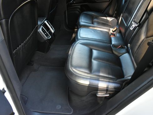 Used 2018 Porsche Cayenne Platinum Edition image 28