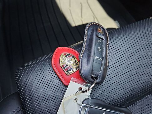 Used 2020 Porsche 911 Carrera S image 25