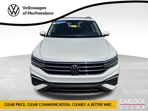 Used 2023 Volkswagen Tiguan SE w/ Panoramic Sunroof Package FWD image 3