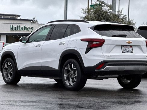 Used 2025 Chevrolet Trax LT image 8