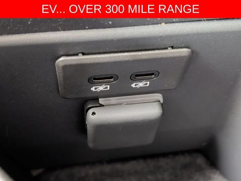 Used 2025 Cadillac Optiq Sport 2 w/ LPO, Floor Liner Package AWD/4WD image 28