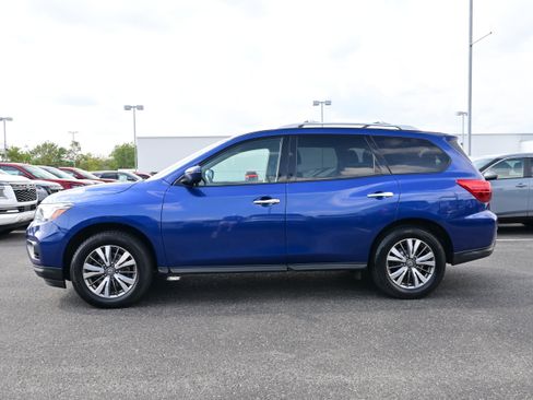 Used 2020 Nissan Pathfinder SV image 5