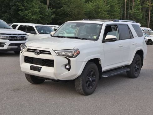 Used 2021 Toyota 4Runner SR5 Premium w/ Moonroof Package AWD/4WD image 3