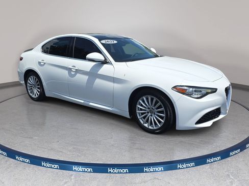 Used 2021 Alfa Romeo Giulia Sprint w/ Sun & Sound Package RWD image 4