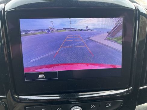 Used 2023 Chevrolet Traverse LT FWD image 29