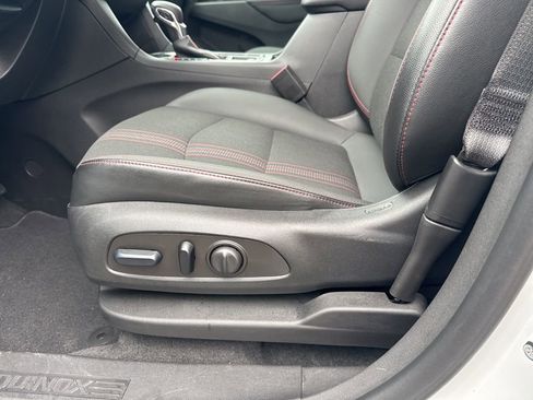 Used 2023 Chevrolet Equinox RS image 16