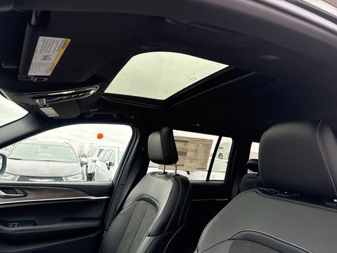 New 2026 Jeep Grand Cherokee Altitude image 18