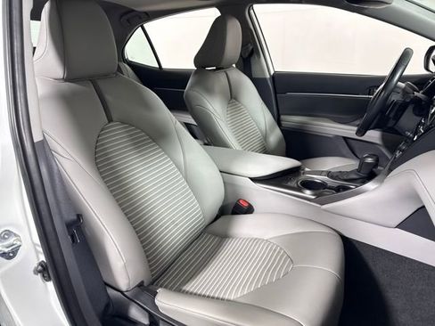 Used 2023 Toyota Camry SE image 10