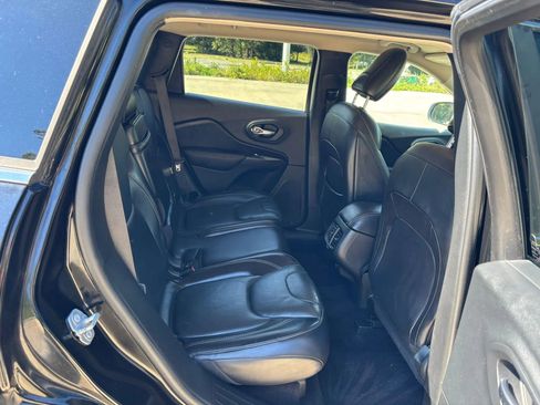 Used 2017 Jeep Cherokee Limited image 17