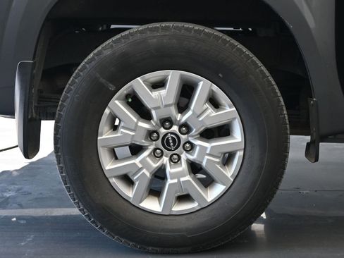 Used 2022 Nissan Frontier SV RWD image 9