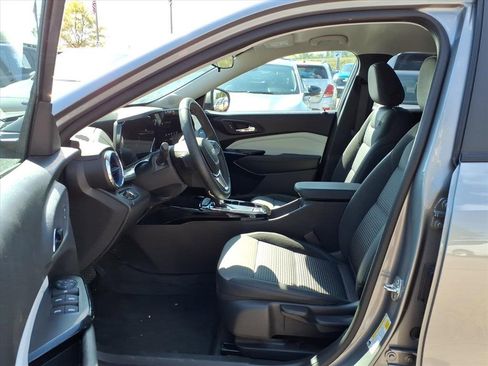 Used 2025 Chevrolet Trax LT w/ Driver Confidence Package image 19