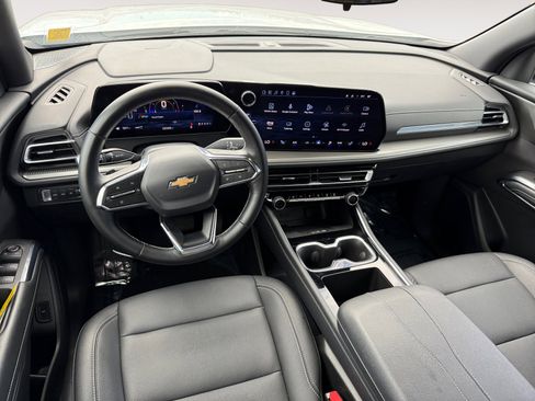 Used 2025 Chevrolet Traverse LT AWD/4WD image 15