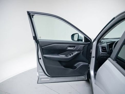 Used 2025 Nissan Rogue SV AWD/4WD image 23
