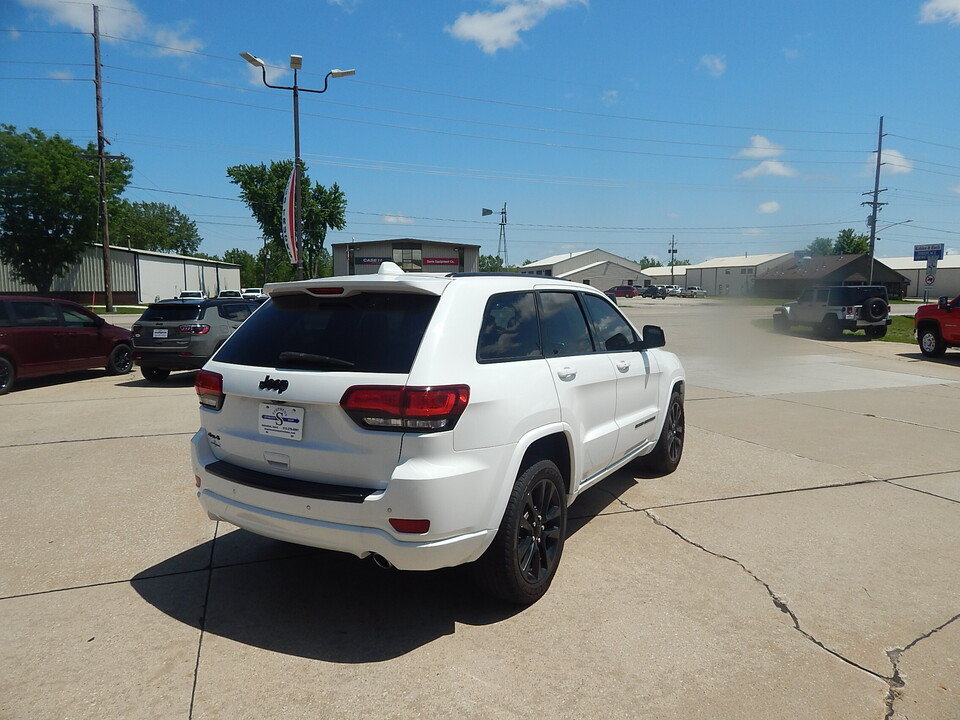 Used 2018 Jeep Grand Cherokee Altitude AWD/4WD image 5