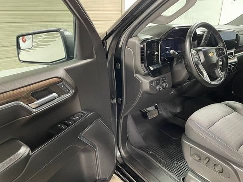 Used 2024 Chevrolet Silverado 1500 LT AWD/4WD image 10