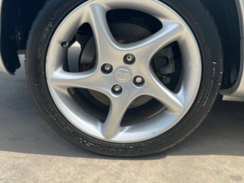 Used 2001 MAZDA MX-5 Miata RWD image 19