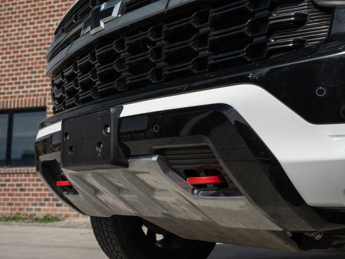 Used 2022 Chevrolet Suburban Z71 AWD/4WD image 3