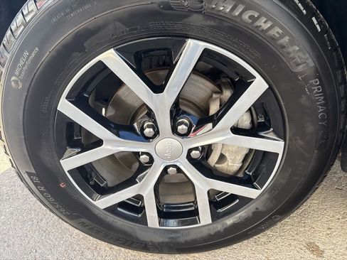 Used 2023 Jeep Grand Cherokee Limited image 32