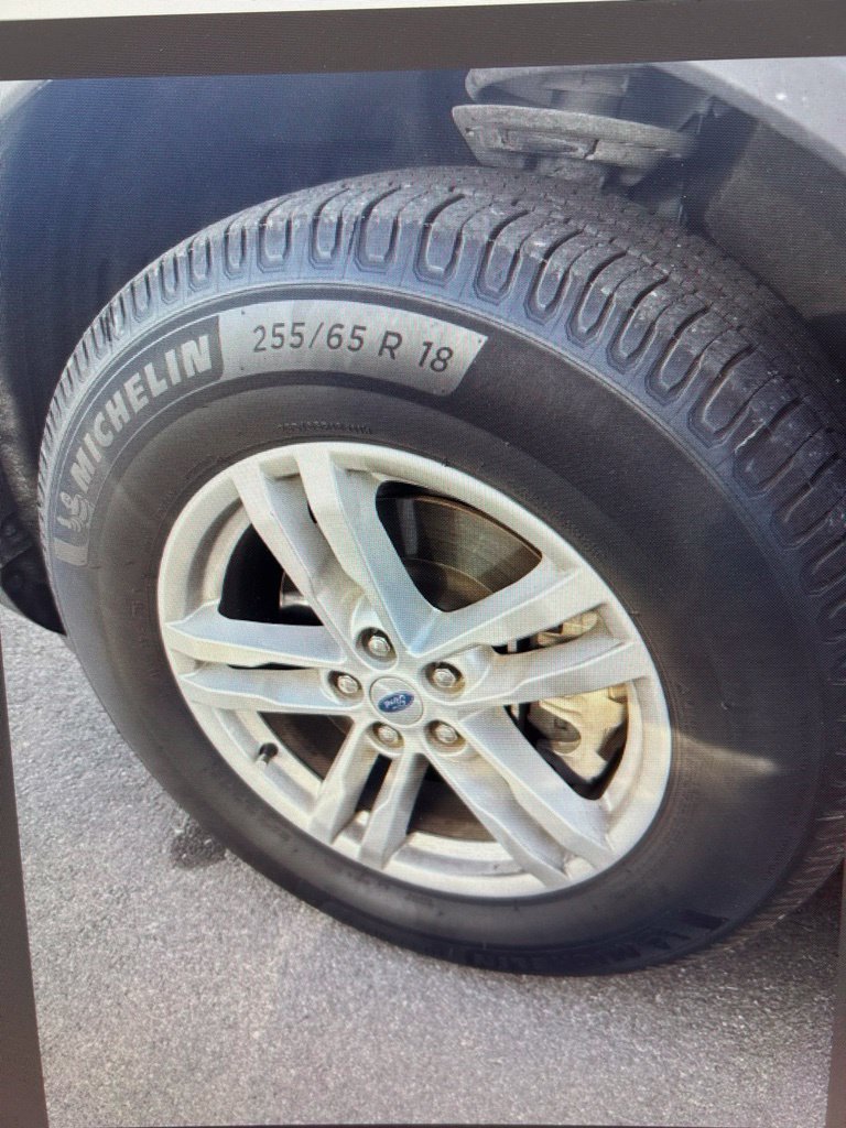 Used 2022 Ford Explorer XLT w/ Equipment Group 202A RWD image 9