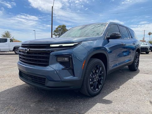 Used 2024 Chevrolet Traverse LS w/ Midnight/Sport Edition FWD image 2