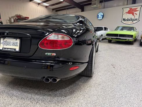 Used 2005 Jaguar XK8 Coupe RWD image 16