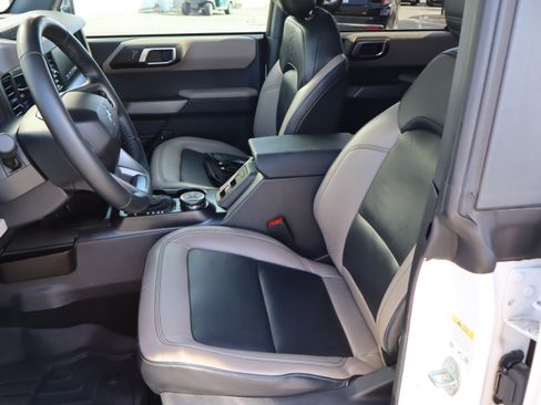 Used 2023 Ford Bronco Wildtrak AWD/4WD image 19