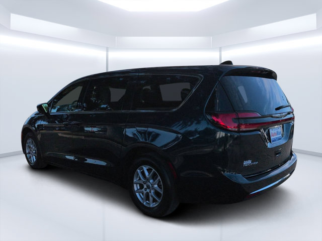 Used 2025 Chrysler Pacifica Select FWD image 5