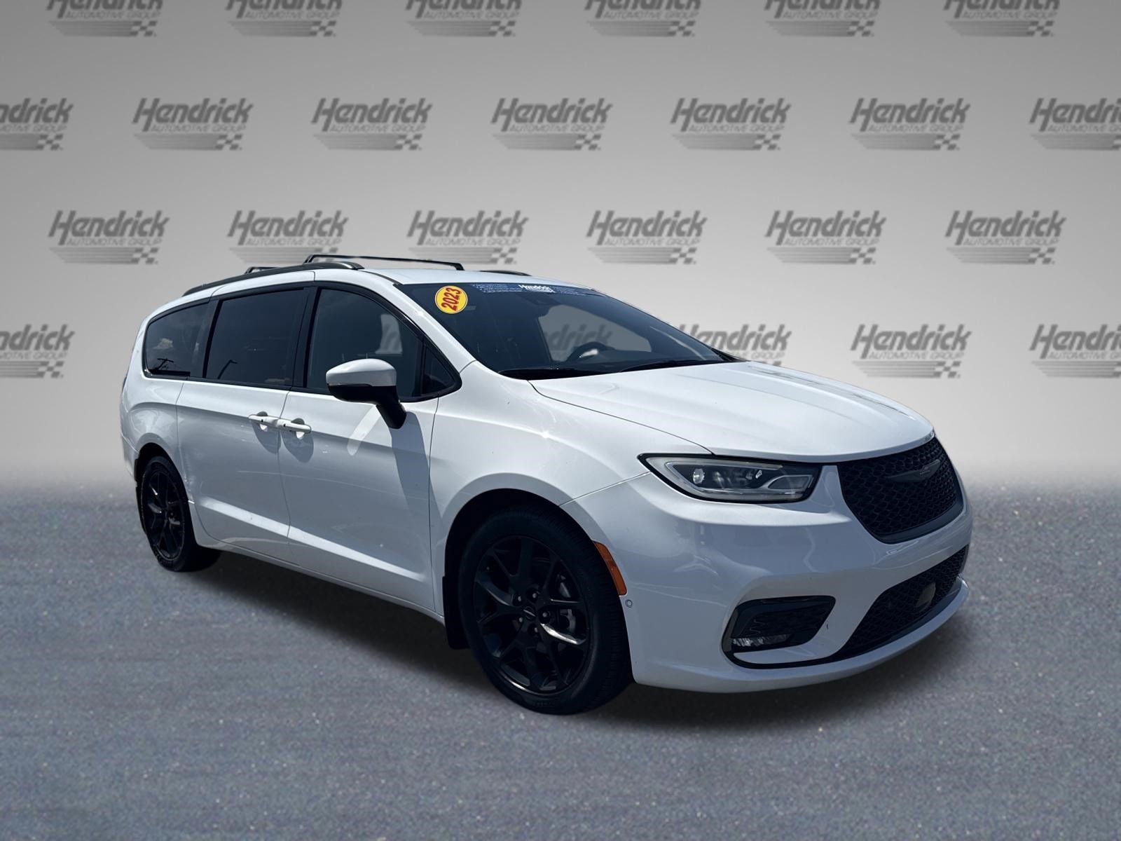 Used 2023 Chrysler Pacifica Touring-L w/ S Appearance Package FWD image 2