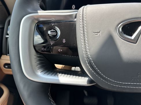 Used 2025 INFINITI QX80 Sensory AWD/4WD image 19