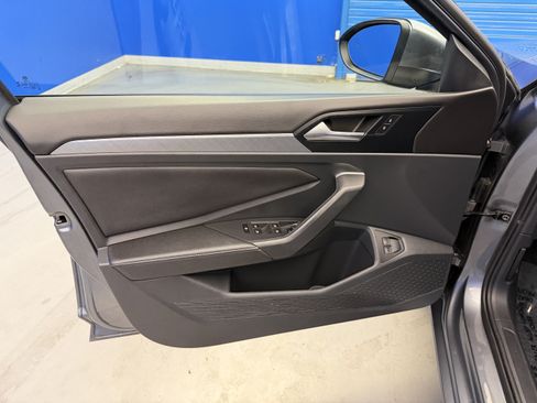 Used 2024 Volkswagen Jetta SE FWD image 9