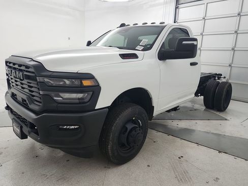 New 2026 RAM 3500 Tradesman AWD/4WD image 4