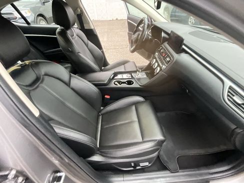 Used 2022 Genesis G70 2.0T image 35