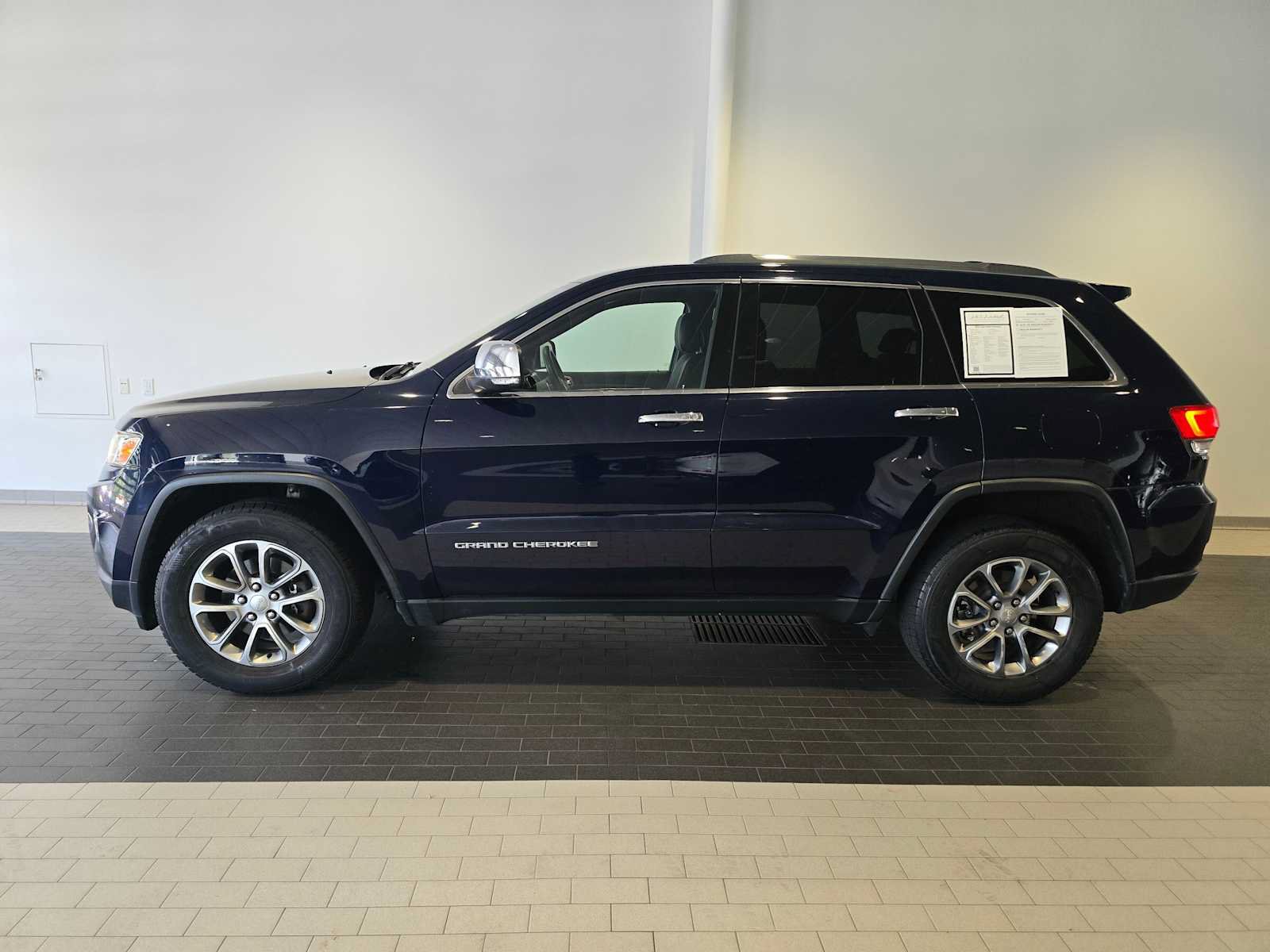 Used 2016 Jeep Grand Cherokee Limited w/ Trailer Tow Group IV AWD/4WD image 2