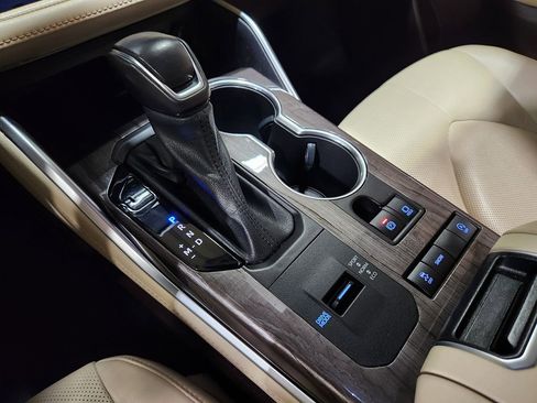 Used 2021 Toyota Highlander Limited image 40