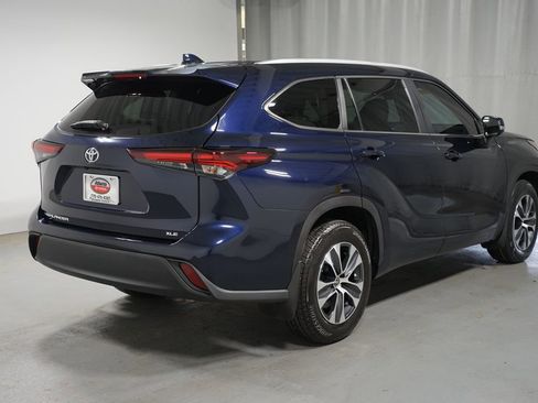 Used 2024 Toyota Highlander XLE image 8