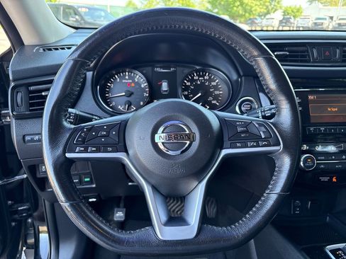 Used 2017 Nissan Rogue SV FWD image 15