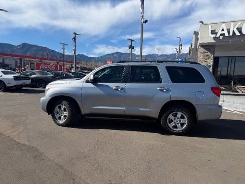 Used 2017 Toyota Sequoia SR5 w/ Premium Package AWD/4WD image 6